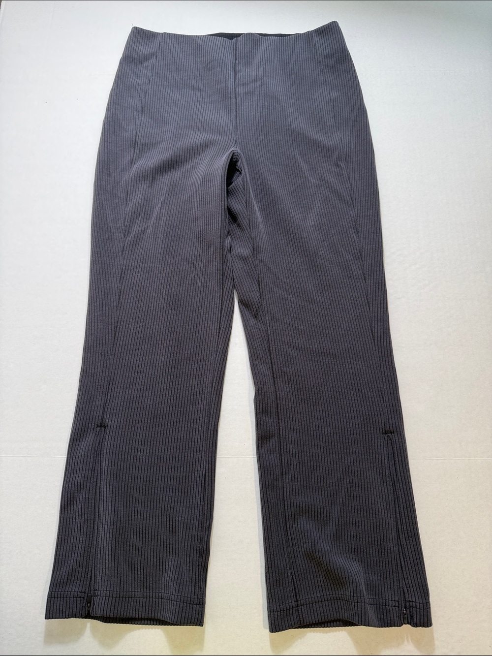 Ribbed Softstreme Zip-Leg High-Rise Cropped Pant 25"
Style LW6CNWS